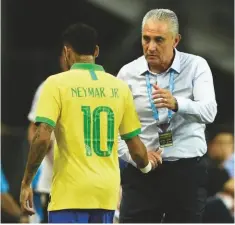  ??  ?? Injured...Tite watches Neymar leave the pitch against Nigeria