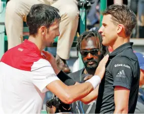  ??  ?? Dominic Thiem (der.), quinto sembrado, dejó fuera a Novak Djokovic.