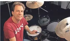  ?? FOTO: GILLMANN ?? Andy Gillmann entdeckt jetzt neue Impulse fürs Schlagzeug­spiel.