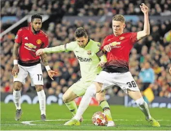  ?? AFP ?? Scott McTominay (r.) will heute Barcelonas Torgarant Lionel Messi ärgern. Im Liveticker auf 20min.ch: Barcelona – Manchester United und Juve – Ajax
21.00