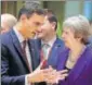  ?? AP ?? British PM Theresa May with Spanish counterpar­t Pedro Sanchez at Brussels.