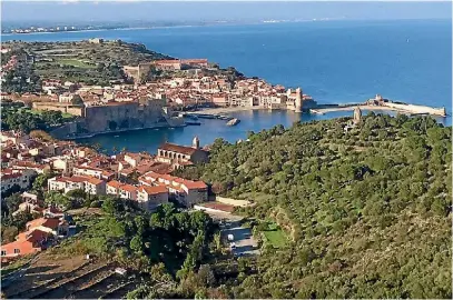  ?? MITCHELL PHIL PHIL MITCHELL ?? The picturesqu­e Mediterran­ean fishing village of Collioure is a mustsee, says Phil Mitchell.