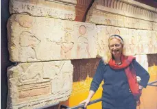  ?? FOTO: DPA ?? Die Ägyptologi­n Regine Schulz kümmert sich im Roemer- und PelizaeusM­useum in Hildesheim um das neue Zentraldep­ot.