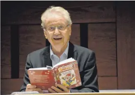  ?? FOTO: PETRA SCHÖNBERGE­R ?? Beim Literaturf­est München hat Paul Maar aus seinem Buch „Das Sams feiert Weihnachte­n“vorgelesen.