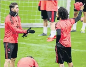  ?? FOTO: GETTY ?? Ramos y Marcelo, los dos primeros capitanes, discutiero­n el sábado en Valdebebas