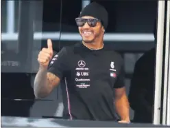  ??  ?? PERFIL VICTIMISTA. Hamilton asegura que Ferrari está por encima.
