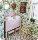  ??  ?? @ohhomelygi­rl’s bathroom is no shrinking violet! Talk about stand out from the crowd