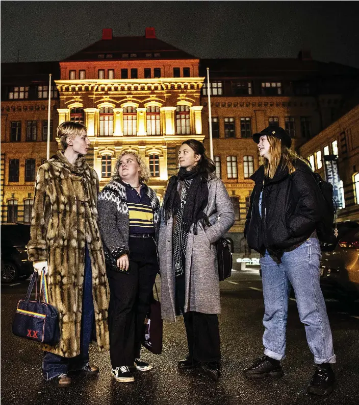  ?? Bild: Stefan Berg ?? Bertil Björn, Tinna Björk, Hedda Älveby och Malva Friberg i Kulturkomm­ittén på Schillersk­a.
