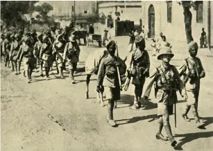  ?? ?? Indian soldiers on the march during the First World War