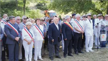  ?? (Photos L. M.) ?? Les personnali­tés étaient nombreuses autour du préfet du Var.