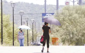  ?? ?? l Será muy importante protegerse este verano de los rayos solares debido a la radiación.