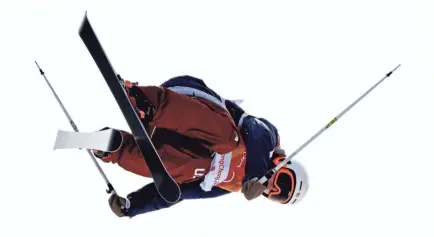  ?? KYLE TERADA/USA TODAY SPORTS ?? Aaron Blunck of the USA has gravitated toward fancy tricks and dangerous flips, and his fellow athletes are racking up plenty of medals.