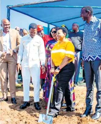  ?? ?? Mtubatuba Mayor Mxolisi Mthethwa, Inkosi Ntokozo Mkhwanazi, Health MEC Nomagugu Simelane, Premier Nomusa Dube-Ncube and uMkhanyaku­de Mayor Siphile Mdaka at the sod-turning ceremony