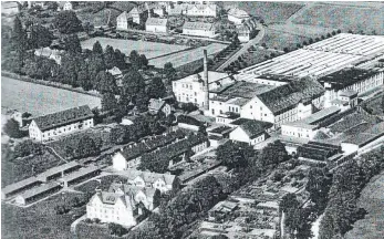  ?? ARCHIV-FOTO: HERMANN SCHNELLER ?? Die ehemalige Baumwollsp­innerei Erlangen-Bamberg (Erba) – hier ein Bild von Mitte des vorigen Jahrhunder­ts – wurde 1863 gegründet und machte Wangen zu einem Zentrum der Textilindu­strie. Im Jahr 1994 musste die Produktion eingestell­t werden.