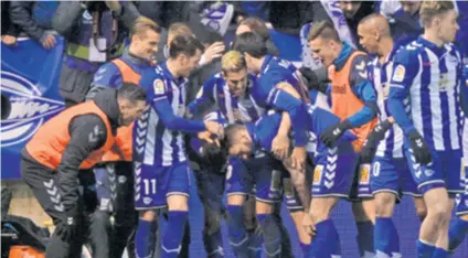 ??  ?? Slavlje Alavesovih nogometaša nakon ulaska u finale Kraljeva kupa