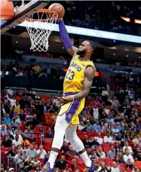  ?? AP ?? los Angeles lakers forward leBron James scored 19 points in the first quarter against the Miami heat on Sunday night. —