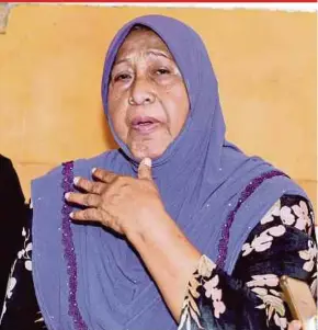  ?? PIC BY HAIRUL ANUAR RAHIM ?? Norma Mohamed at her house in Kampung Serkat, Pontian, yesterday.