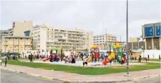  ??  ?? Vue d’un parc de loisirs à Tripoli, la capitale libyenne, qui était jadis une académie militaire des «amazones», surnom des gardes du corps femmes de Mouammar El Gueddafi, le dirigeant
libyen chassé du pouvoir et tué en 2011