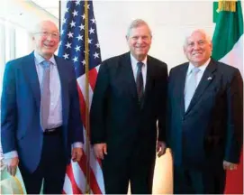  ?? ?? DIÁLOGO.
Ken Salazar, Tom Vilsack y Víctor Villalobos, ayer.