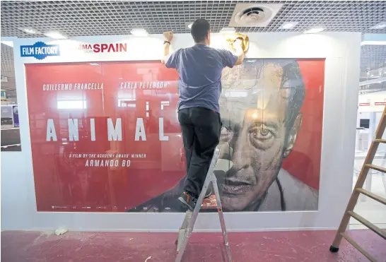  ?? Reuters ?? El Mercado del Film de Cannes es el más importante del mundo: aquí, el stand promociona­l de la distribuid­ora española de Animal