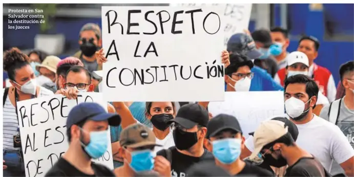  ?? REUTERS ?? Protesta en San Salvador contra la destitució­n de los jueces