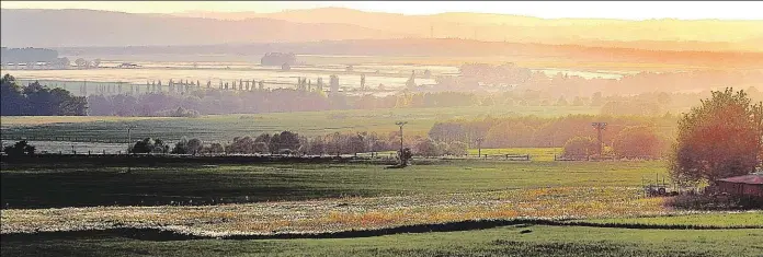  ??  ?? Neklidná krajina Chebská pánev je zdrojem častých, byť mírných zemětřesen­í. Jedno z nich se odehrálo například v roce 2008. Foto: Martin Stolař, MAFRA