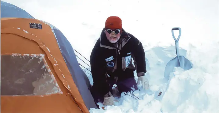  ?? Fotos: Georg Kirner ?? Georg Kirner am Südpol – bei etwa minus 50 Grad. Das war im Jahr 2003 und Kirner war 67 Jahre alt.
