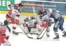  ?? ARCHIVFOTO: CHRISTIAN FLEMMING ?? Andreas Farny (rechts) erwartet am Freitagabe­nd den EV Landshut zum letzten Heimspiel der laufenden Meisterrun­de.