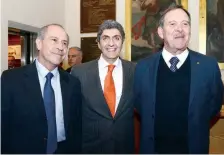  ??  ?? Ernesto Nemer, titular de Profeco, (centro), y el presidente de la Concanaco, Enrique Solana Sentíes (derecha), al término de una reunión de trabajo.