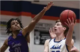  ??  ?? Steven Eckhoff / RN-T
Model’s Justin Roberts (left) takes the ball to the hoop against Cartersvil­le’s Jaylon Pugh during a boys’ semifinal game Thursday at Georgia Highlands College.