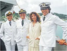  ?? FOTO: DPA ?? Die Crew von 1983: (von links) Horst Naumann als Schiffsarz­t, Heinz Weiss als Kapitän, Heide Keller als Stewardess und Sascha Hehn, der damals als Steward begann und heute den Kapitän spielt.