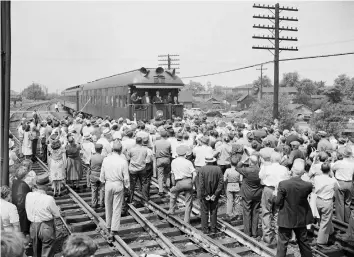  ?? HAROLD VALENTINE/AP ?? President Harry S. Truman steps onto the rear platform of his train to greet the crowd in June 1948 when his whistle-stop tour briefly paused in Crestline, Ohio. A new book chronicles at least 180 campaign train trips in U.S. history.