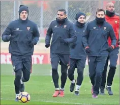  ??  ?? PREPARADO. Jovetic, entrenándo­se junto a Mercado y Nasri.