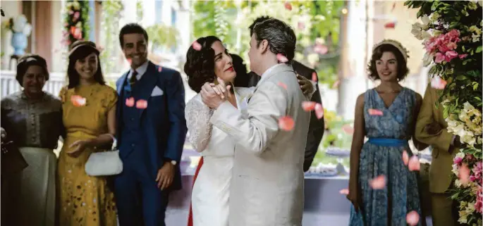  ?? Divulgação/tvglobo ?? Lola (Gloria Pires) e Afonso (Cássio Gabus Mendes) se casam, na versão da Globo de ‘Éramos Seis’, que acabou na última sexta (27)