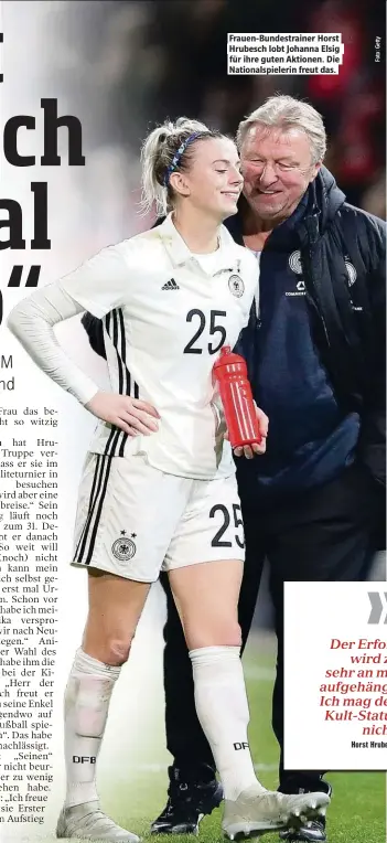  ??  ?? Frauen-Bundestrai­ner Horst Hrubesch lobt Johanna Elsig für ihre guten Aktionen. Die Nationalsp­ielerin freut das.
