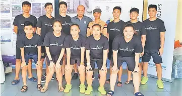  ??  ?? Lim (fourth left, back row) with the State Sukma badminton players who competed in the recent Sarawak Energy Cup championsh­ip.