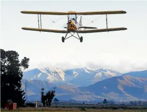  ?? JOHN BISSET/STUFF ?? Bryan Cox was reunited with an aircraft that he flew 75 years ago – an exRNZAF Tiger Moth biplane, now owned by Russell Brodie of Rangitata Island Aerodrome.