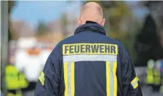  ?? FOTO: NOAH WEDEL/KIRCHNER-MEDIA/IMAGO IMAGES ?? Wer sich etwa in der freiwillig­en Feuerwehr engagiert, soll in Baden-Württember­g eine Ehrenamtsk­arte bekommen.