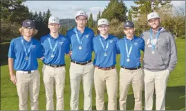  ?? Photo contribute­d ?? The UBC Okanagan Heat men’s golf team poses with their silver medals after finishing in second place at last weekend’s PACWEST championsh­ip in Abbotsford.