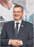  ?? FOTO: AFP ?? Vor der WM konnte Reinhard Grindel, trotz schwelende­r Erdoganaff­äre, noch lachen.