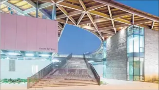  ?? Iwan Baan ?? STUDIO ART HALL at Pomona College features airy concrete boxes and a gently undulating roof.