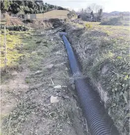  ?? El Periódico ?? Entubado de una acequia en Cosuenda, en una imagen de archivo.