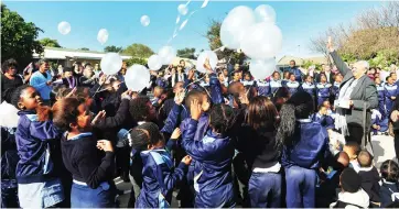  ?? Picture : Cindy Waxa /African News Agency/ANA ?? HEARTBROKE­N: Slain Battswood teacher Samantha de Kock was remembered during a memorial service at the school yesterday. Her pupils and family released balloons in her honour.