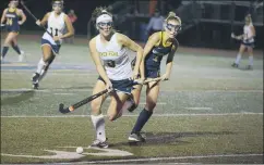  ?? OWEN MCCUE - MEDIANEWS GROUP ?? Upper Perk’s Kylene Gooch, left, and Wissahicko­n’s Alena Doll run afte the ball in 2019.