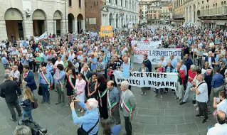  ??  ?? Svolta
Una delle manifestaz­ioni di protesta dei soci azzerati