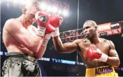  ??  ?? Adonis Stevenson (R) duels with Andrzej Fonfara in their previous match