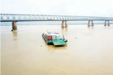  ??  ?? A barge conveying containers from Onne to Onitsha river port