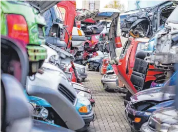  ?? FOTO: DPA ?? Die Abwrackprä­mien für ältere Dieselauto­s haben die Skepsis der deutschen Autofahrer einer Studie zufolge gefördert.
