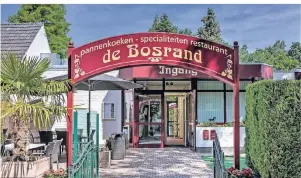  ??  ?? Einladend: Das Pfannkuche­nhaus „De Bosrand“am Leermarkt 17 in Arcen.