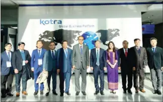  ?? COMMERCE MINISTRY ?? Commerce minister Pann Sorasak poses for a group photo with Yu Jeoung-yeol, president of the Korea Trade and Investment Promotion Agency (KOTRA) after their meeting in the South Korean capital Seoul on January 27.